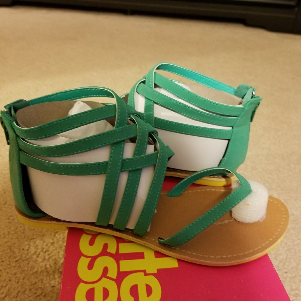 Sandals - Picture 3 of 3